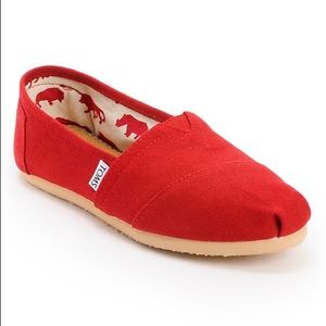 TOMS Red Canvas Classic 7.5